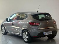 Usado Renault Clio IV 90 CV (66 kW) 2014 Gris / plata Berlina