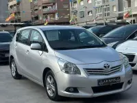 Usado Toyota Verso 126 CV (92 kW) 2010 Gris Monovolumen