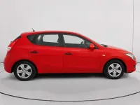 Usado Hyundai i30 Comfort 109 CV (80 kW) 2009 Rojo Utilitario