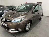 Usado Renault Scénic LIMITED 110 CV (80 kW) 2015 Marrón Monovolumen