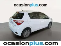Usado Toyota Yaris Active 100 CV (73 kW) 2018 Blanco Utilitario