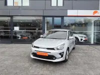 Usado Kia Rio 100 CV (73 kW) 2023 Gris / plata Berlina