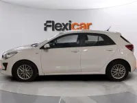 Usado Kia Rio 84 CV (61 kW) 2021 Blanco Berlina