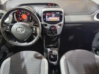 Usado Toyota Aygo X-play 72 CV (52 kW) 2020 Gris / plata Utilitario