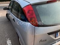 Usado Ford Focus Trend 115 CV (84 kW) 2004 Gris / plata Berlina
