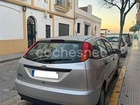 Usado Ford Focus Ambiente 100 CV (73 kW) 2001 Gris / plata Berlina