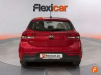 Usado Kia Rio 84 CV (61 kW) 2019 Rojo Utilitario