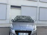 Usado Peugeot 5008 Style 120 CV (88 kW) 2016 Gris / plata Monovolumen