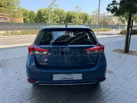 Usado Toyota Auris Hybrid Active 136 CV (100 kW) 2017 Azul Berlina