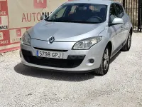 Usado Renault Mégane III Dynamique 105 CV (77 kW) 2009 Gris / plata Berlina