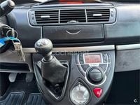 Usado Peugeot 807 Active 136 CV (100 kW) 2013 Gris / plata Monovolumen