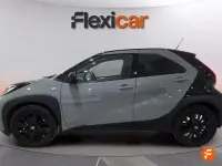 Usado Toyota Aygo Play 72 CV (52 kW) 2024 Gris
