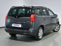 Usado Peugeot 5008 Allure 150 CV (110 kW) 2015 Gris Monovolumen