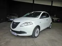 Usado Lancia Ypsilon Gold 69 CV (50 kW) 2014 Blanco Utilitario