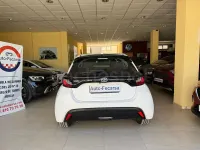 Usado Toyota Yaris Hybrid Business Edition 116 CV (85 kW) 2023 Blanco Berlina