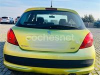 Usado Peugeot 207 90 CV (66 kW) 2007 Verde Berlina