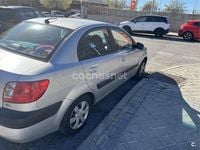 Usado Kia Rio EX 97 CV (71 kW) 2006 Gris / plata Berlina