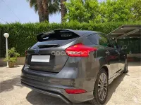 Usado Ford Focus ST-Line 120 CV (88 kW) 2018 Gris / plata Berlina