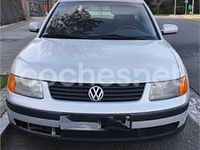 Usado VW Passat Comfortline 110 CV (80 kW) 1999 Gris / plata Berlina