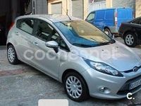 Usado Ford Fiesta Trend 70 CV (51 kW) 2012 Gris / plata Berlina