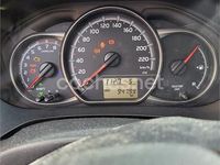 Usado Toyota Yaris Active 99 CV (72 kW) 2015 Blanco Utilitario