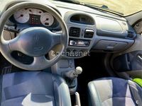 Usado Renault Clio II 98 CV (72 kW) 2000 Gris / plata Berlina