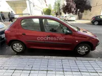 Begagnad Peugeot 206 75 HK (55 kW) 2000 Röd Sedan