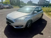 Usado Ford Focus Trend 120 CV (88 kW) 2016 Gris / plata Berlina