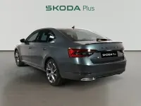 Usado Skoda Superb SportLine 150 CV (110 kW) 2023 Gris Berlina