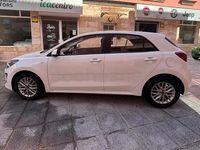 Usado Kia Rio 100 CV (73 kW) 2022 Blanco Berlina