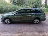 Usado Kia Ceed 136 CV (100 kW) 2024 Verde Utilitario
