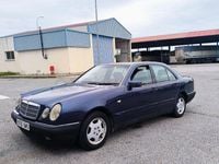 Usado Mercedes E290 Elegance 129 CV (94 kW) 1999 Azul Berlina