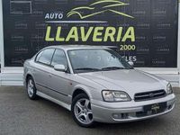 Usado Subaru Outback 156 CV (114 kW) 2000 Gris Familiar