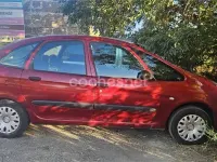 Usado Citroën Xsara Picasso Exclusive 92 CV (67 kW) 2009 Rojo Monovolumen