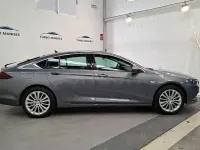 Usado Opel Insignia Innovation 165 CV (121 kW) 2020 Gris / plata Berlina
