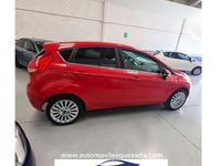 Usado Ford Fiesta Titanium 97 CV (71 kW) 2010 Rojo Utilitario