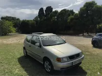 Usado VW Polo 60 CV (44 kW) 1998 Gris / plata Berlina