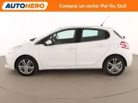 Usado Peugeot 208 Allure 82 CV (60 kW) 2014 Blanco Utilitario