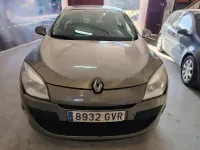 Usado Renault Mégane III 85 CV (62 kW) 2010 Marrón Berlina