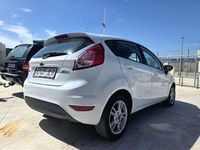 Usado Ford Fiesta Trend 101 CV (74 kW) 2016 Blanco Utilitario