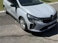 Usado Renault Clio V Evolution 100 CV (73 kW) 2025 Gris / plata Berlina