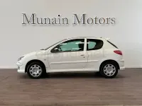 Usado Peugeot 206 75 CV (55 kW) 2002 Blanco Berlina
