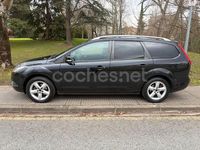 Usado Ford Focus Trend 109 CV (80 kW) 2010 Negro Familiar