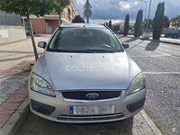 Usado Ford Focus Ghia 109 CV (80 kW) 2005 Gris / plata Familiar