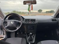 Usado VW Golf IV Highline 130 CV (95 kW) 2002 Gris / plata Berlina