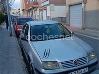 Usado VW Bora Conceptline 90 CV (66 kW) 1999 Gris / plata Berlina