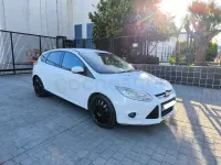 Usado Ford Focus 95 CV (69 kW) 2011 Blanco Berlina