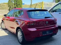 Usado Seat Ibiza Reference 80 CV (58 kW) 2018 Rojo Utilitario