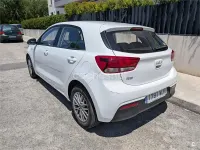 Usado Kia Rio 84 CV (61 kW) 2023 Blanco Berlina