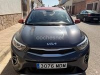 Usado Kia Stonic 84 CV (61 kW) 2023 Gris / plata SUV